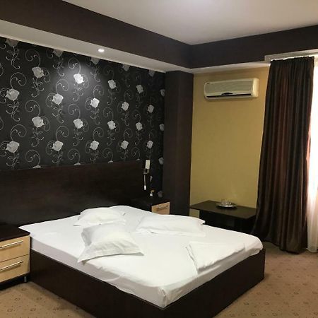 דרובטה-טורנו-סברין Hotel Bulevard מראה חיצוני תמונה
