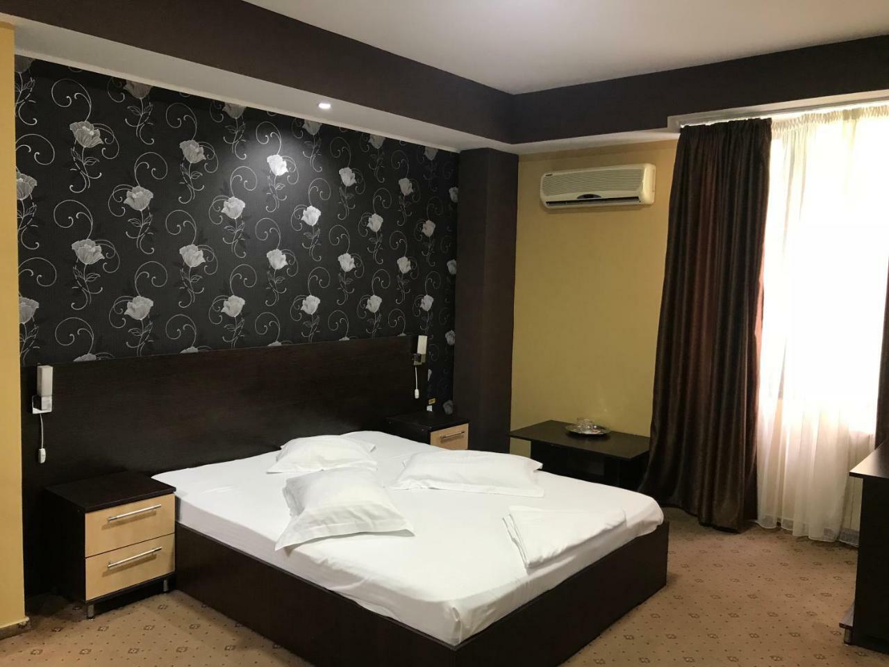 דרובטה-טורנו-סברין Hotel Bulevard מראה חיצוני תמונה