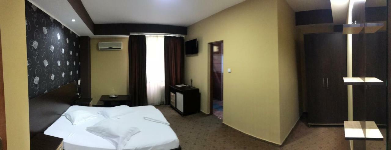 דרובטה-טורנו-סברין Hotel Bulevard מראה חיצוני תמונה
